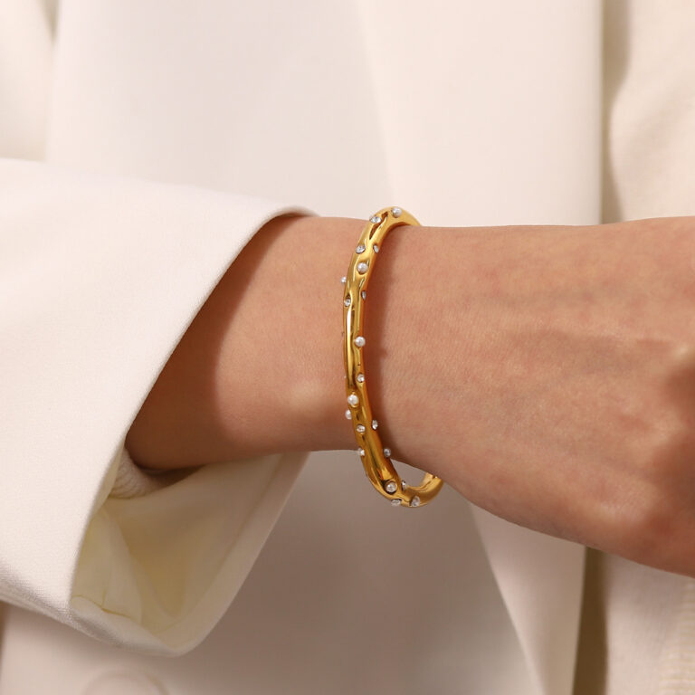 Kan jeg bære mit armbånd i rustfrit stål i brusebadet? 8 rustfrit stål armbånd engros